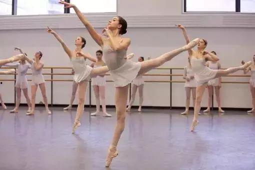 成人舞蹈热身步伐视频,轻松开启活力舞动之旅